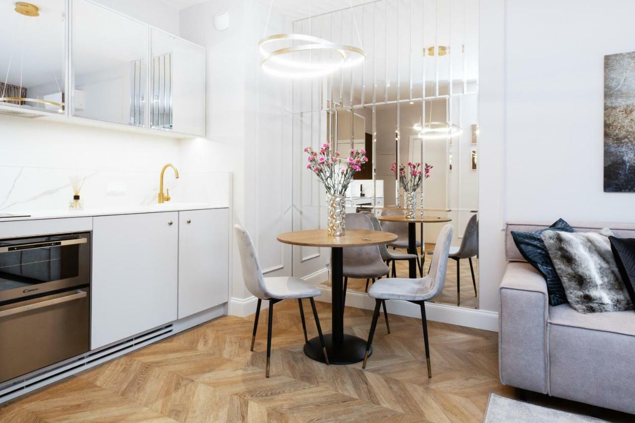 Mennica Residence Apartments By Renters Prestige Warsawa Bagian luar foto